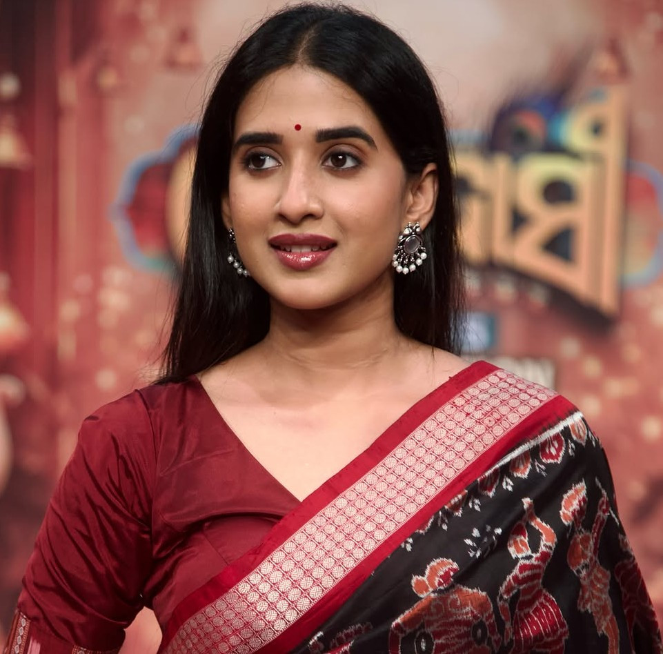 রাতে সীমার গোপন খেলা